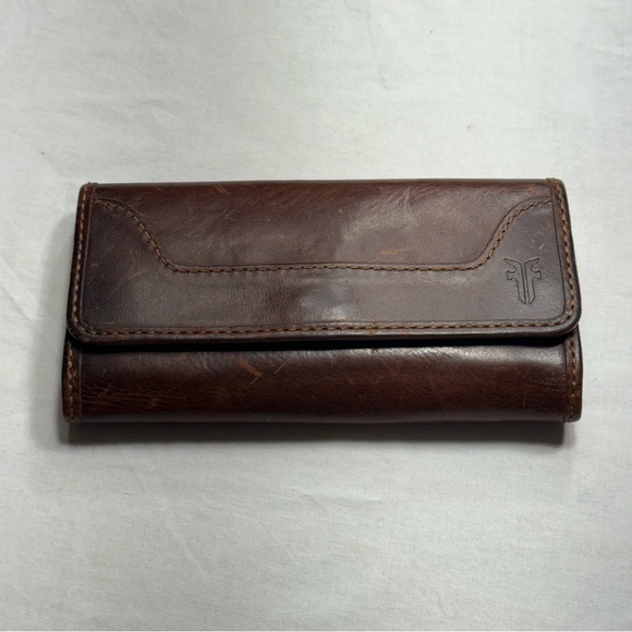 Frye Rich Brown Leather Trifold Wallet - Picture 1 of 11